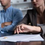 Διαζύγιο στον ορίζοντα: Ονομάστηκαν 2 αόρατα σημάδια που δείχνουν ότι ένας γάμος καταρρέει Διαζύγιο στον ορίζοντα: Ονομάστηκαν 2 αόρατα σημάδια που δείχνουν ότι