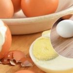Πώς να ξεφλουδίζετε βραστά αυγά σε 5 δευτερόλεπτα: μια πολύ